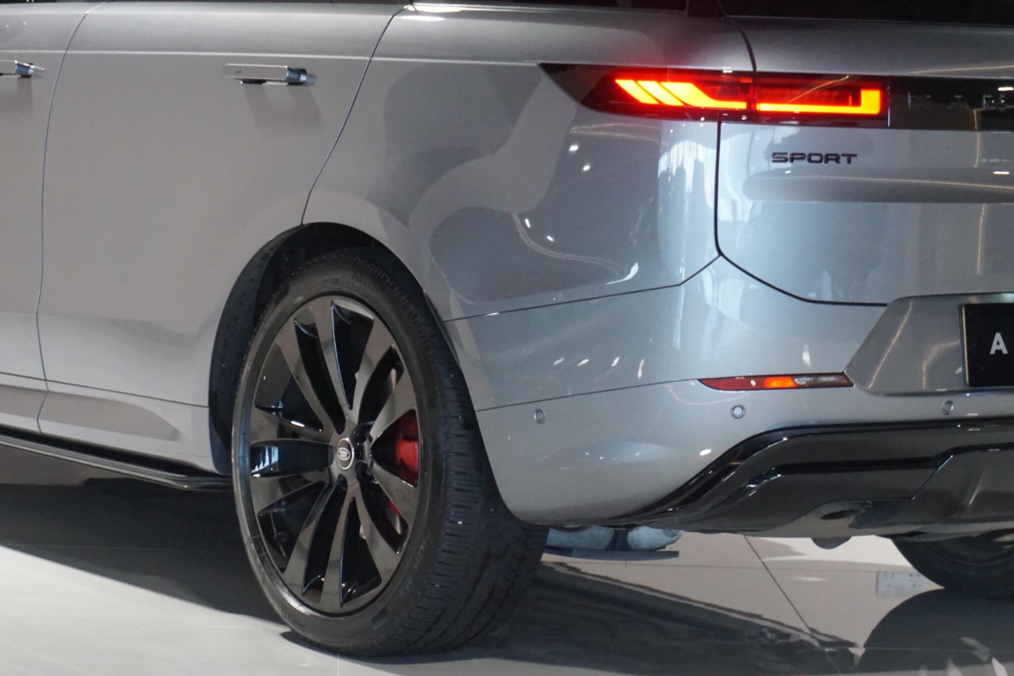 Land Rover Range Rover Sport 3.0 D300 MHEV Dynamic SE SUV 5dr Diesel Auto 4WD Euro 6 (s/s) (300 ps)